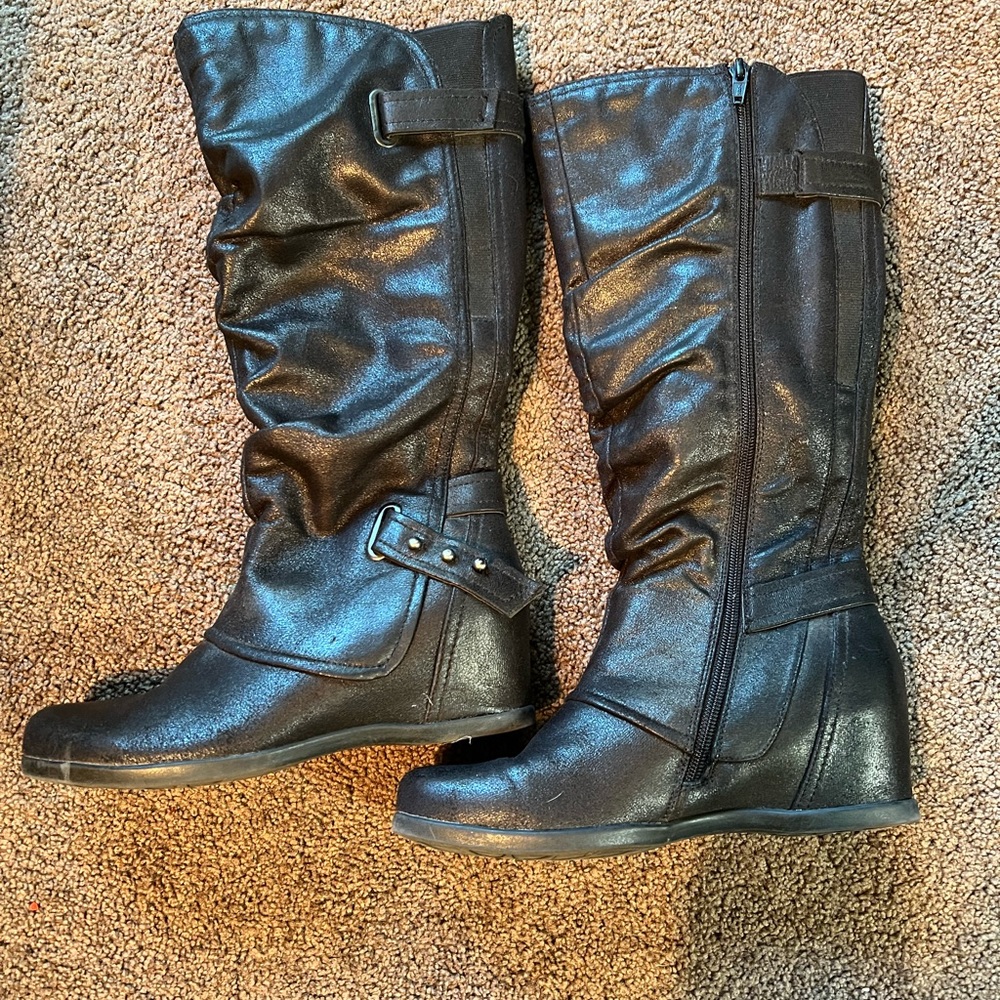 Black wedge boots